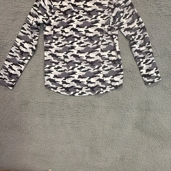 Belyn Key Women’s Golf Camouflage Top with Black Skirt - Picture 2 of 8